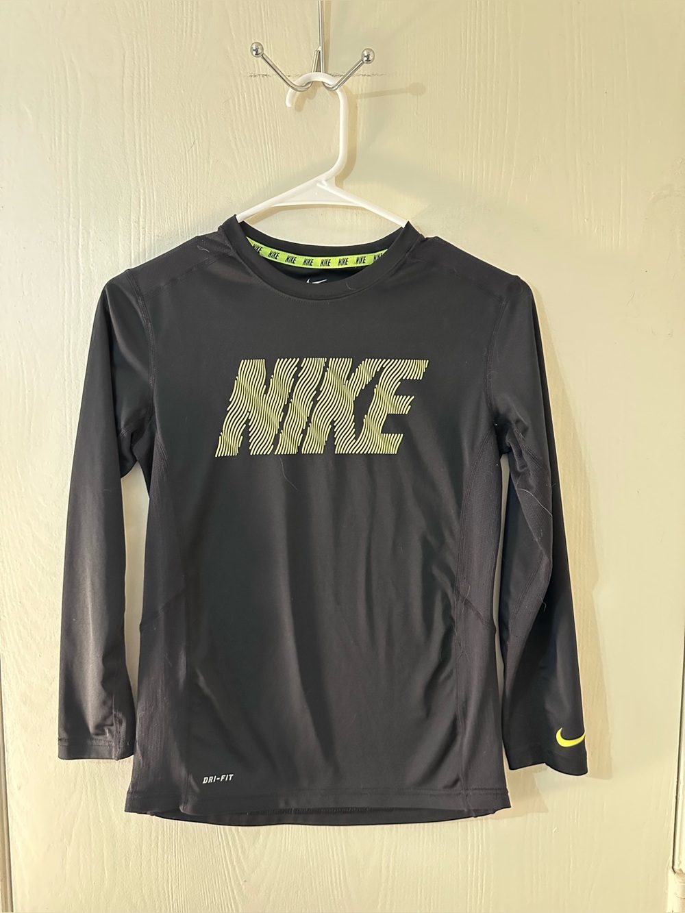 Nike Pro Dri-FIT long-sleeve athletic training shirt Medium 10-12